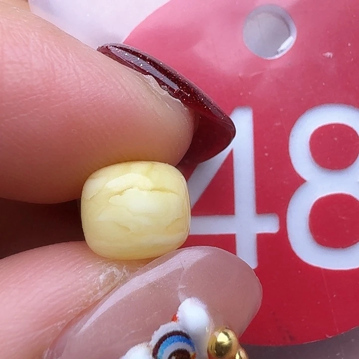 蜜蜡裸石未镶嵌8m m