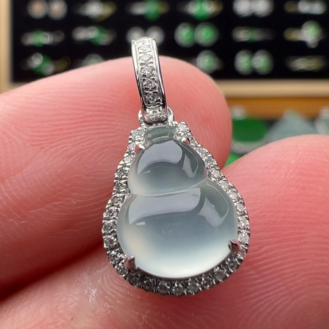 翡翠18K金镶嵌颈饰葫芦9.2