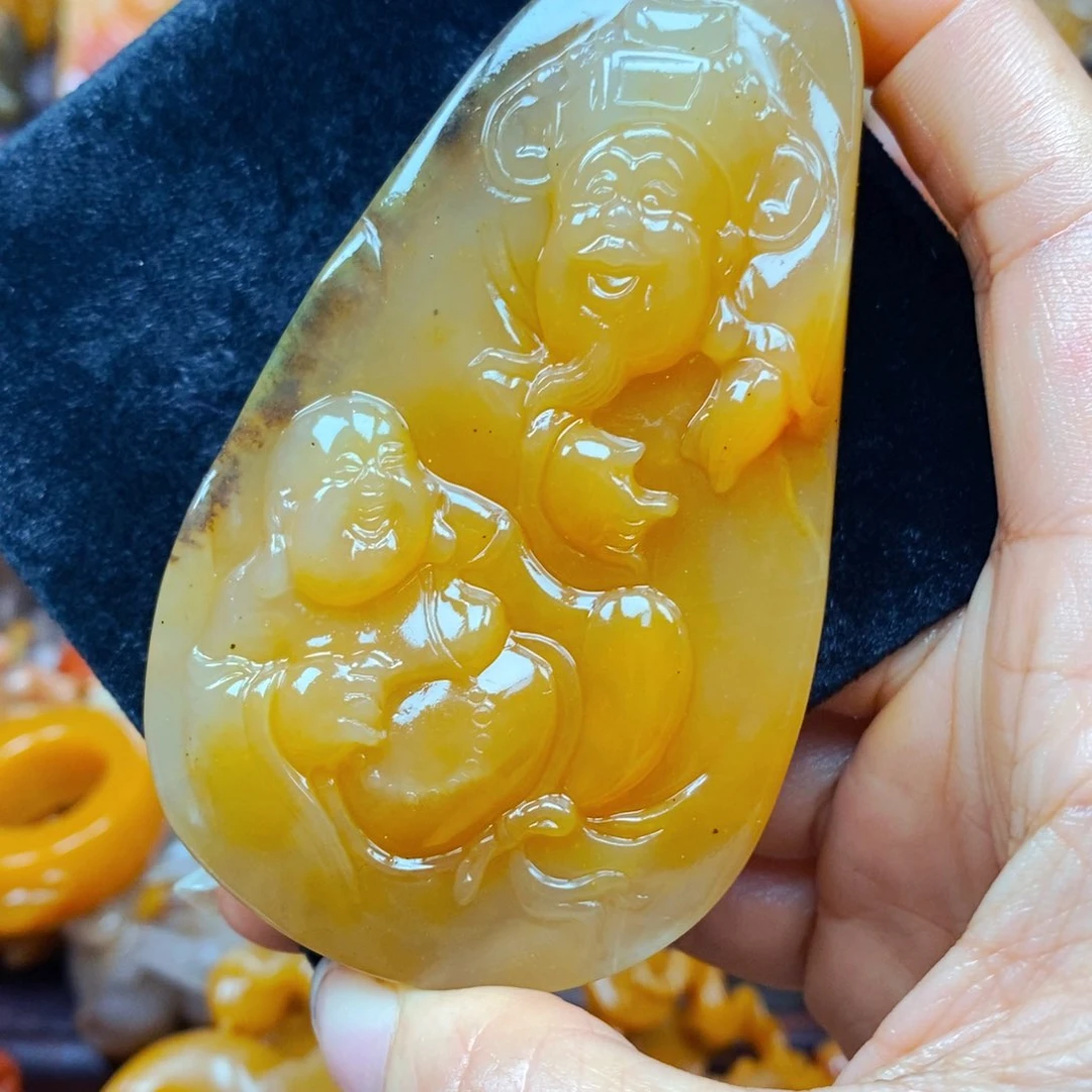 未镶嵌石英质玉（黄龙玉）颈饰