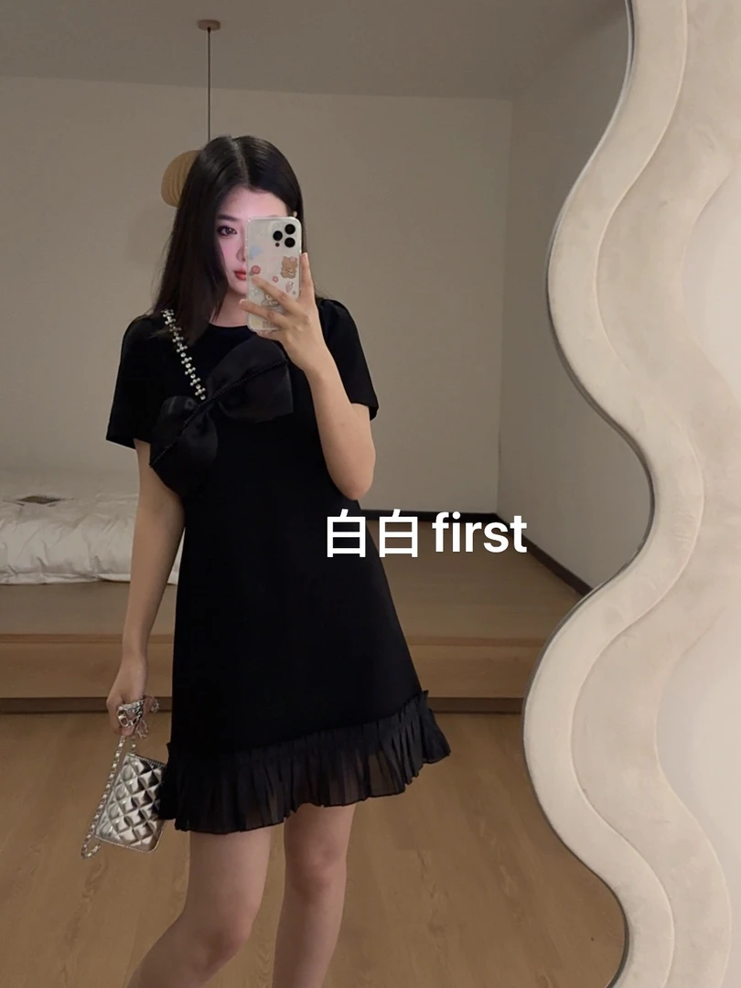 《白白first》韩版时尚2025夏季新款蝴蝶结拼接设计显瘦遮肉连衣裙