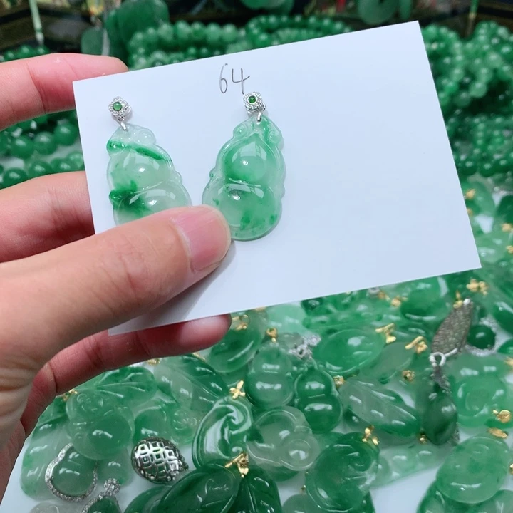 石英质玉颈饰未镶嵌?*心