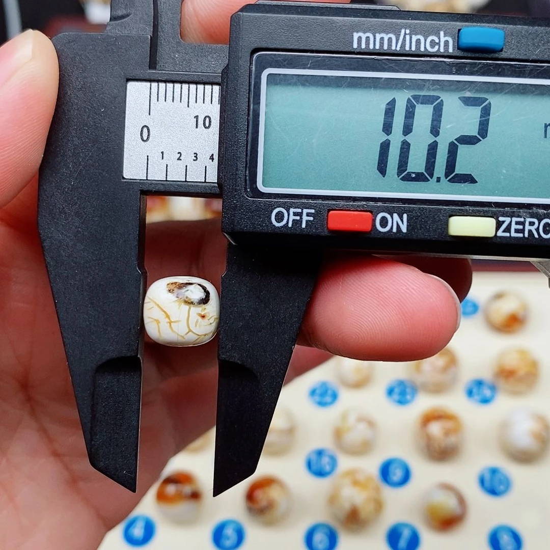 蜜蜡裸石未镶嵌蜜蜡