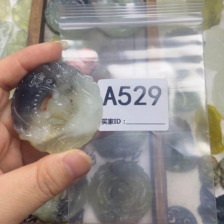 蛇纹石玉合金颈饰大*贝