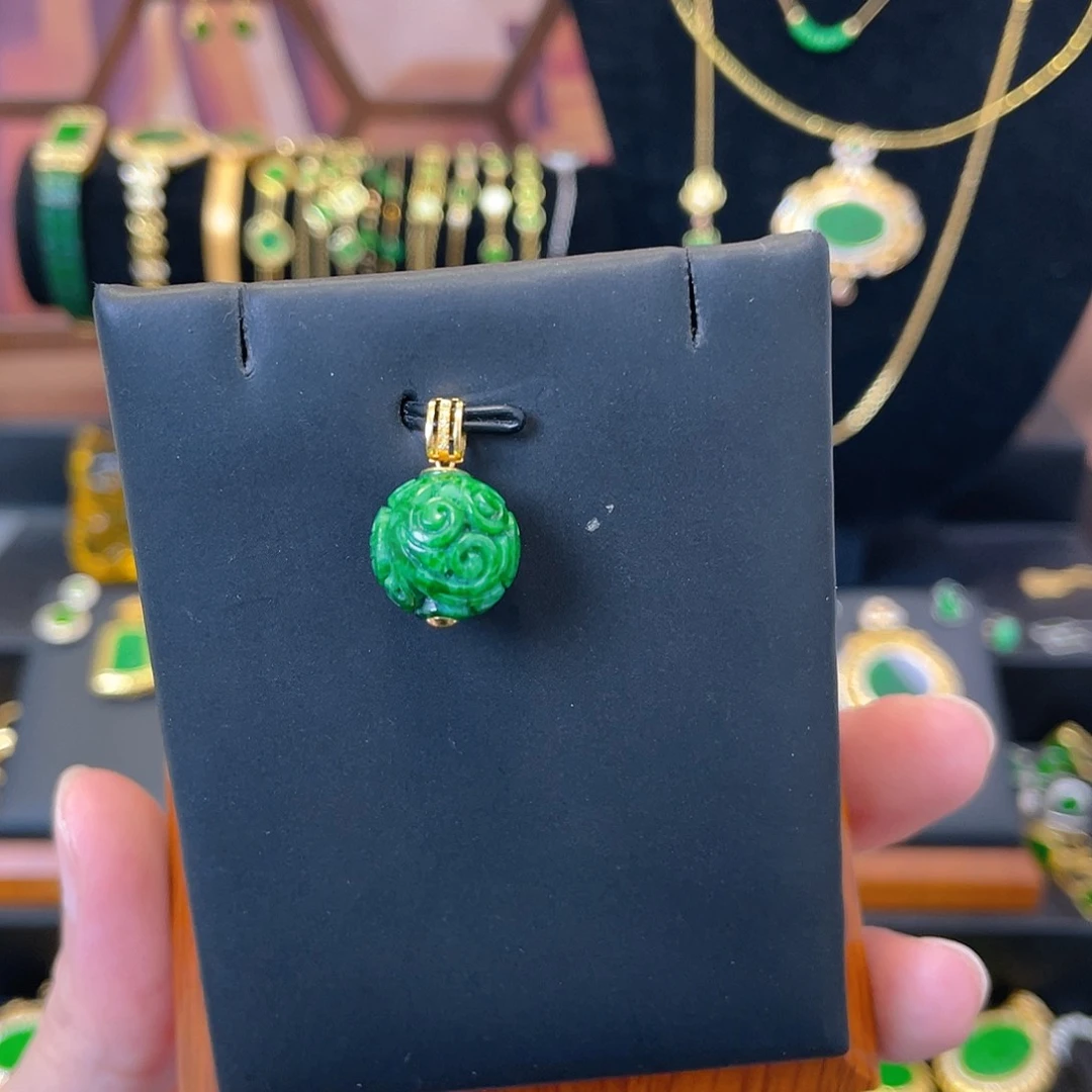 翡翠18K金镶嵌吊坠(赠链)