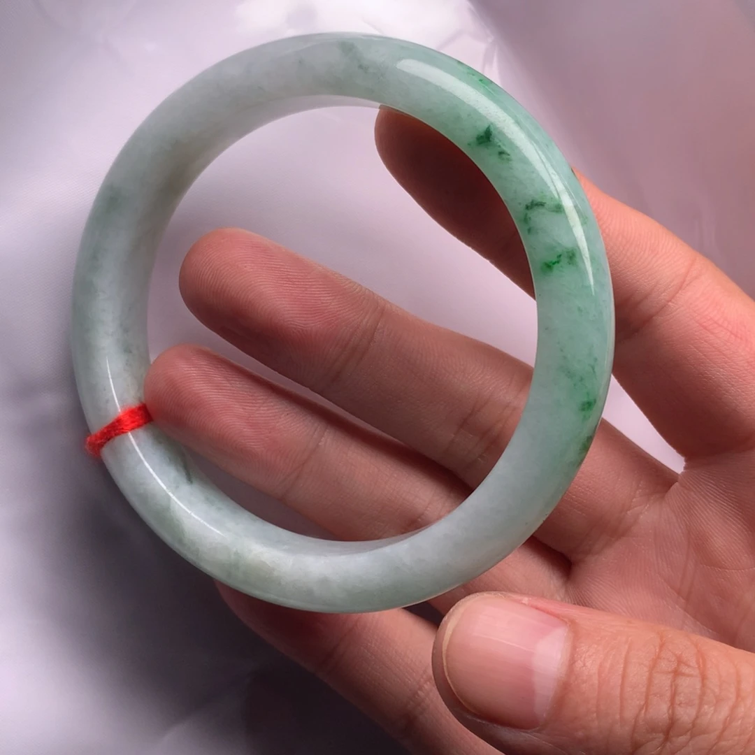 翡翠颈饰未镶嵌天***粒