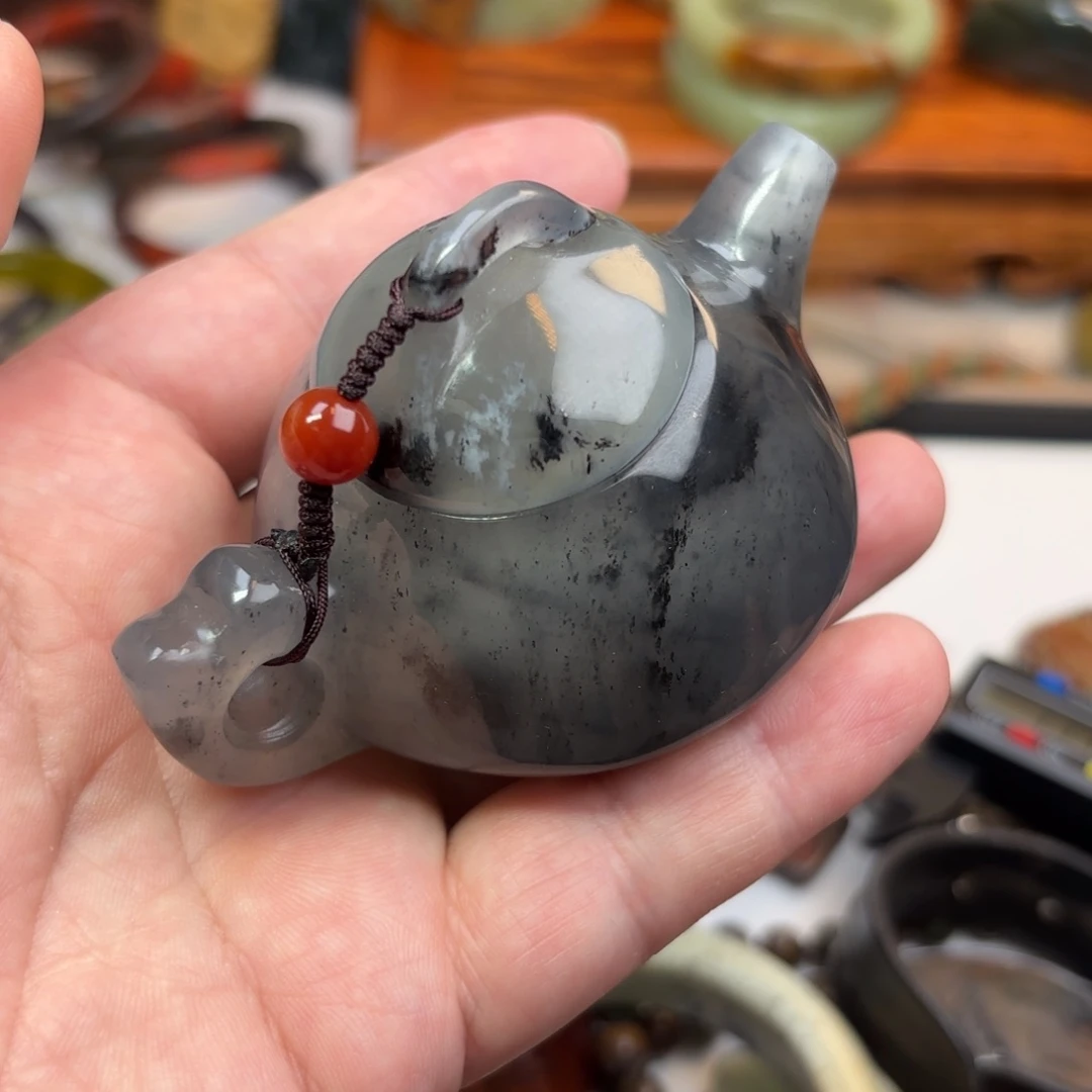 蛇纹石玉颈饰未镶嵌凉*?