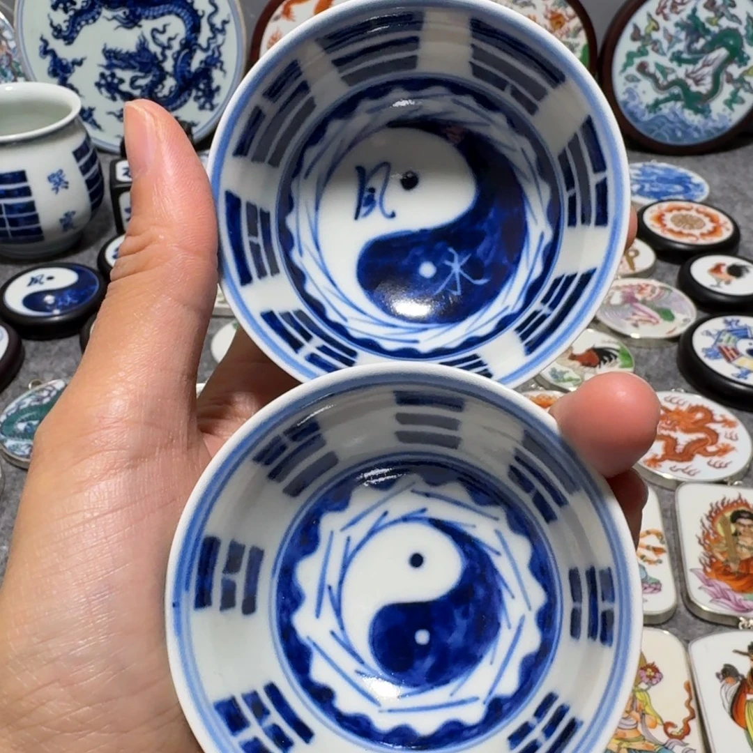 用***5瓷片两个八卦杯子一对