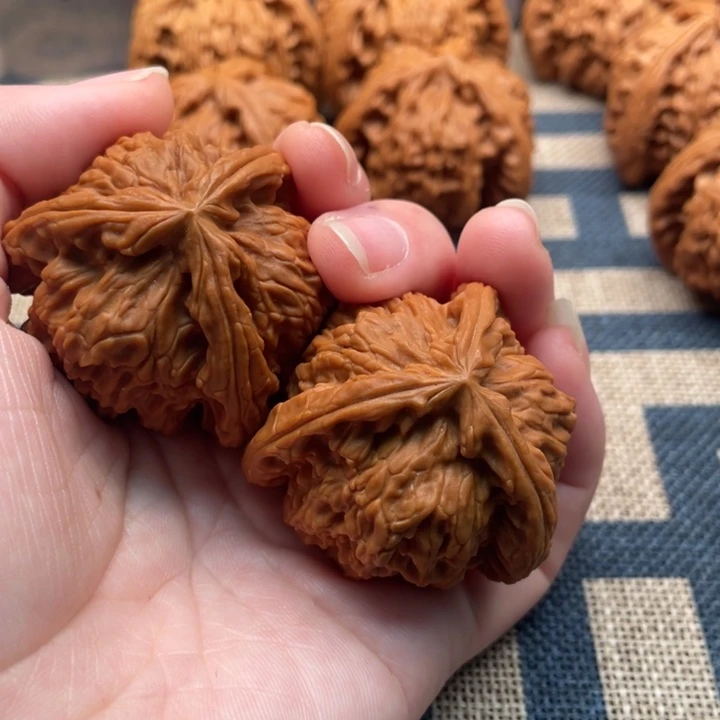 泰***来核桃白狮子40核桃