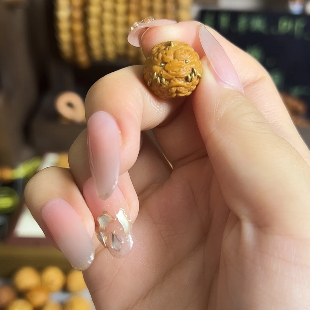 猴头核桃吊坠镶嵌单颗唐狮