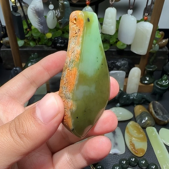 和田玉未镶嵌把件