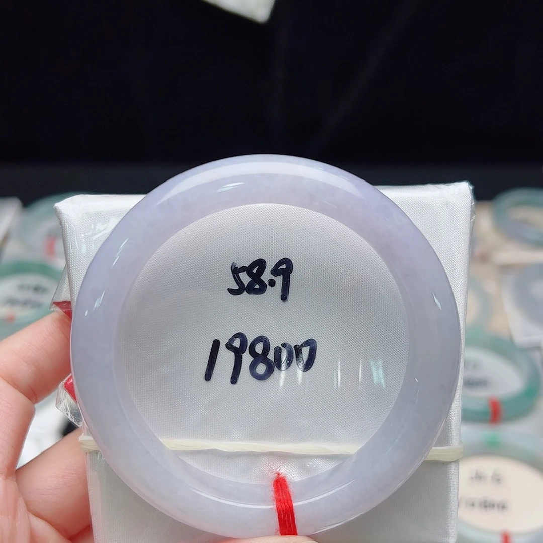 翡翠手镯未镶嵌翡翠