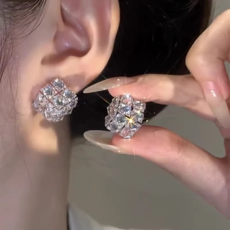 铜合金耳饰 高级感几何方形锆石耳钉女轻奢小众设计气质超闪耳环