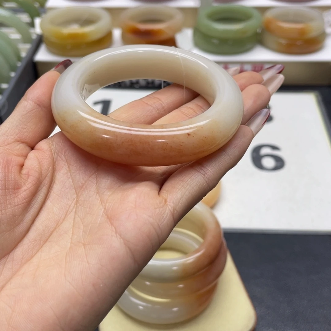 石英质玉手镯未镶嵌C****?