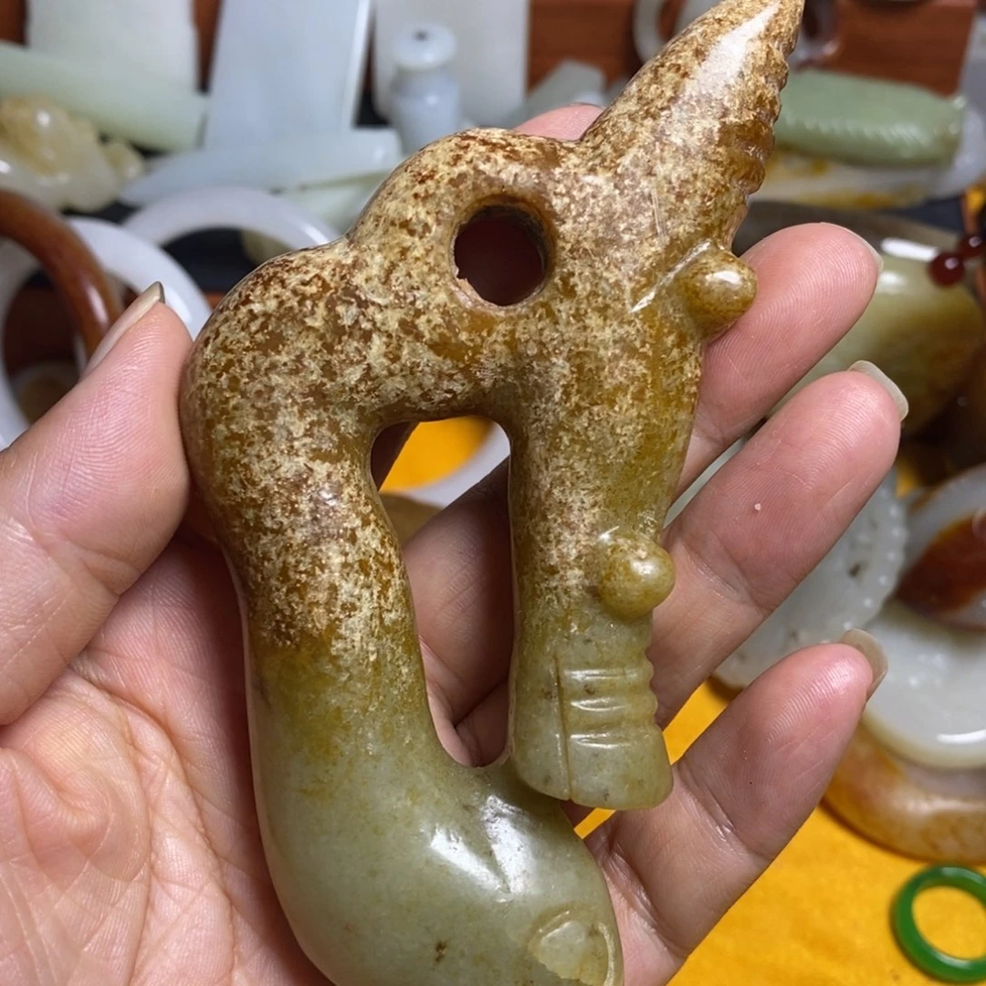 颈饰未镶嵌和田玉（糖玉）