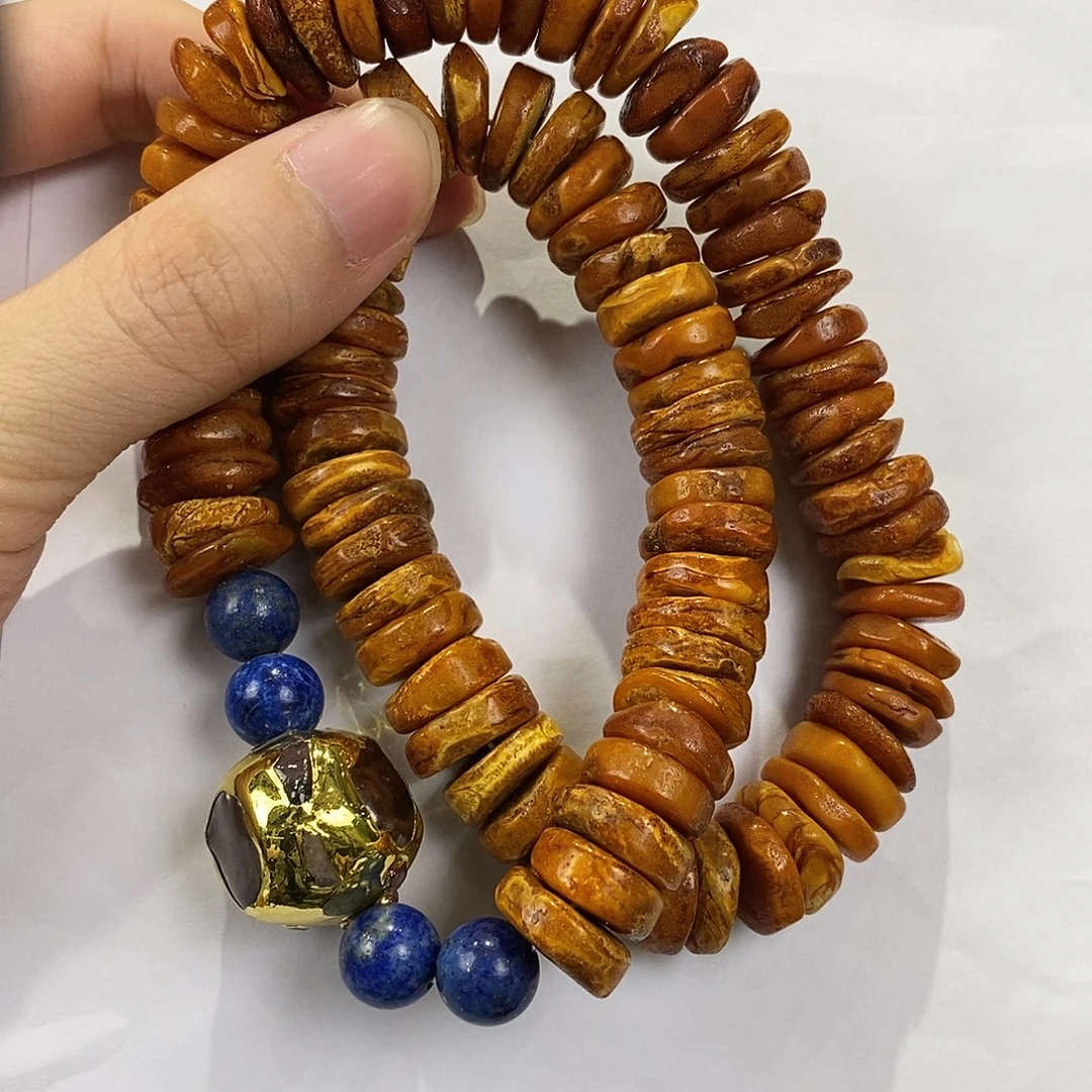 琥珀未镶嵌颈饰多人