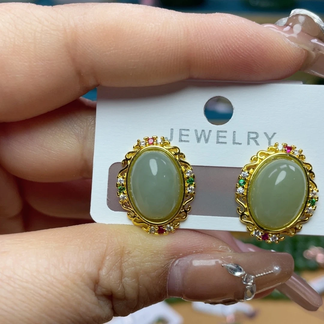 和田玉耳钉未镶嵌