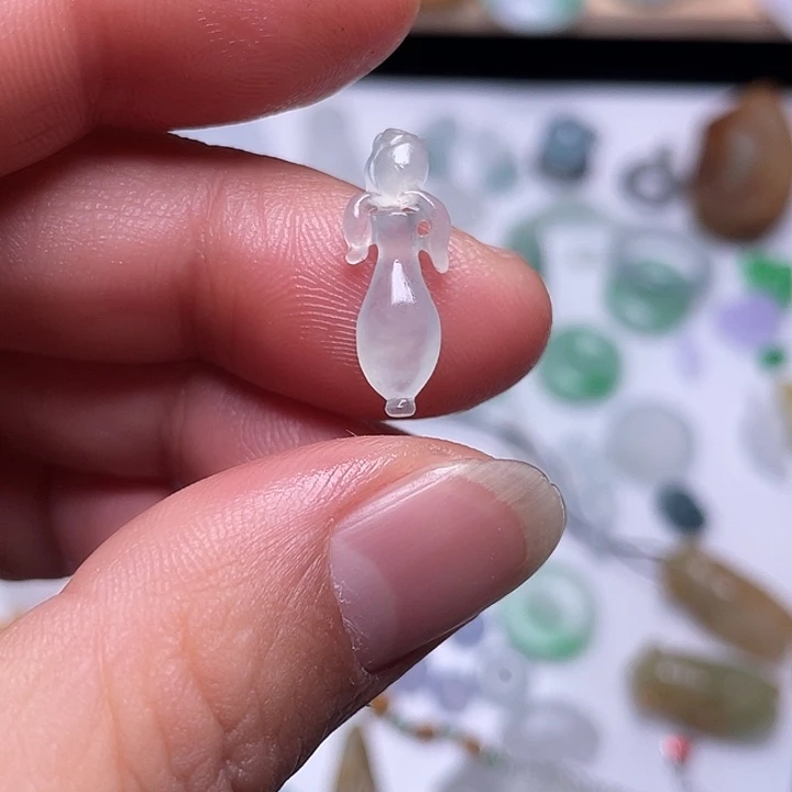 定制翡翠未镶嵌玫瑰花瓶