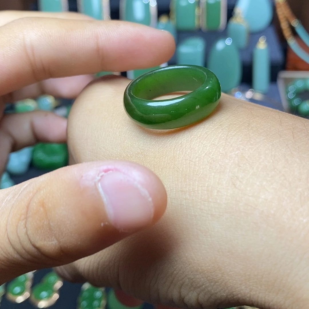 吊坠(不含链)未镶嵌和田玉（碧玉）¥*