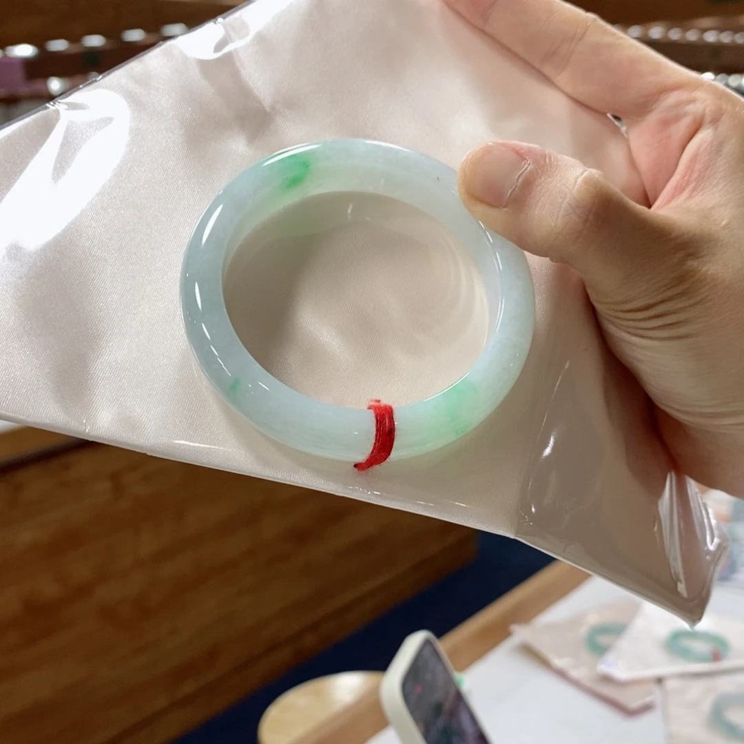 未镶嵌手镯翡翠手镯