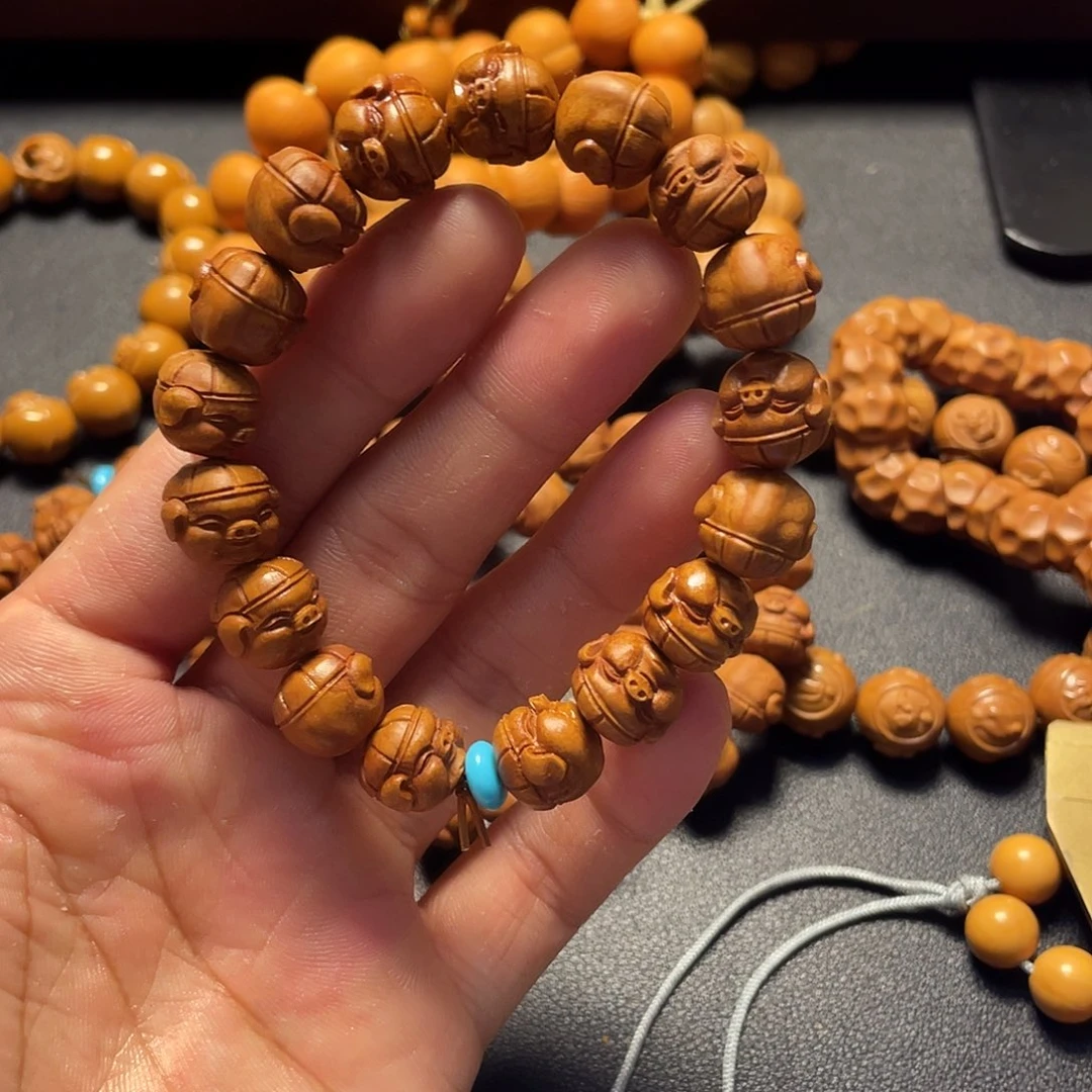 龙纹桃核雕刻瑕疵猪八戒