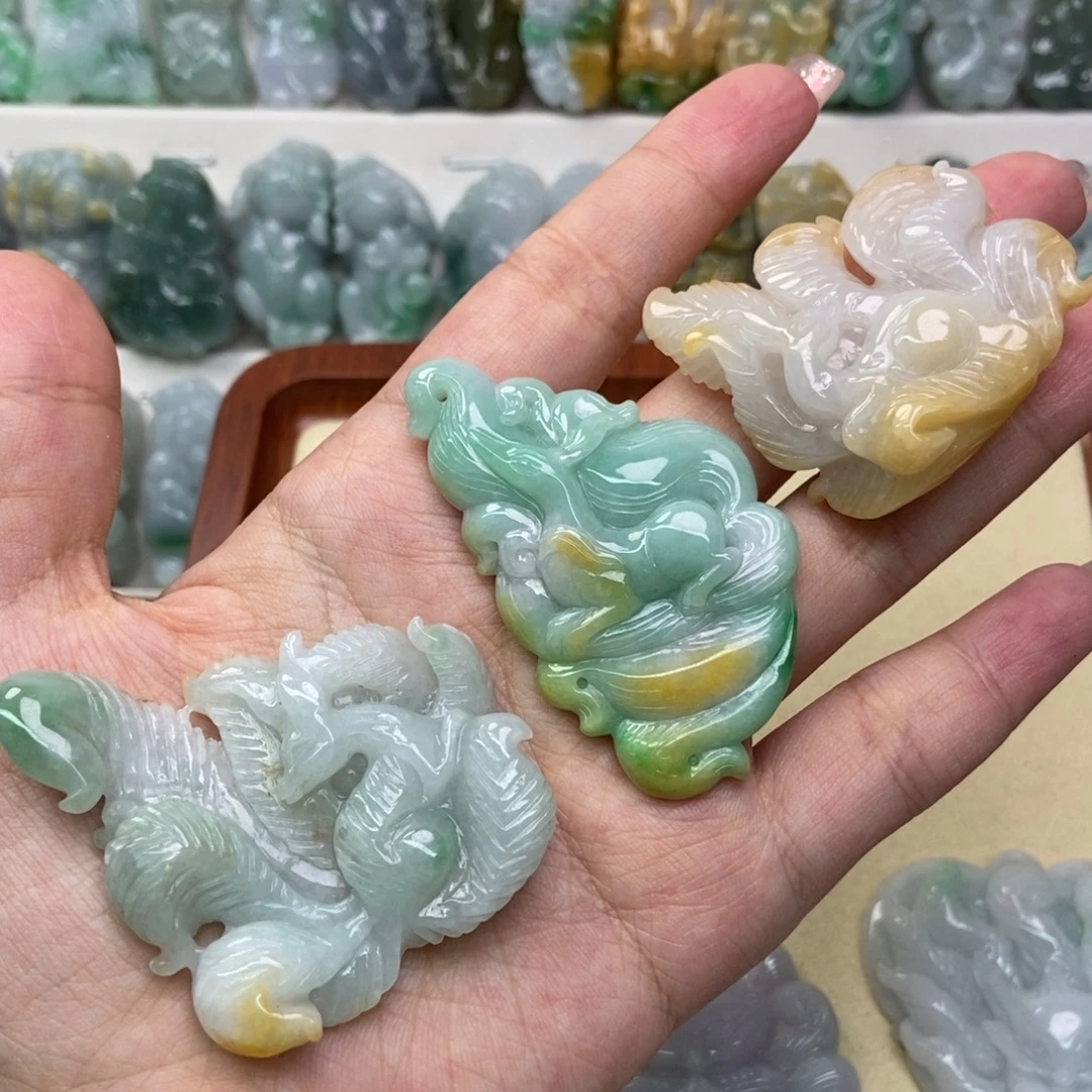 小****翡翠未镶嵌吊坠(赠链)
