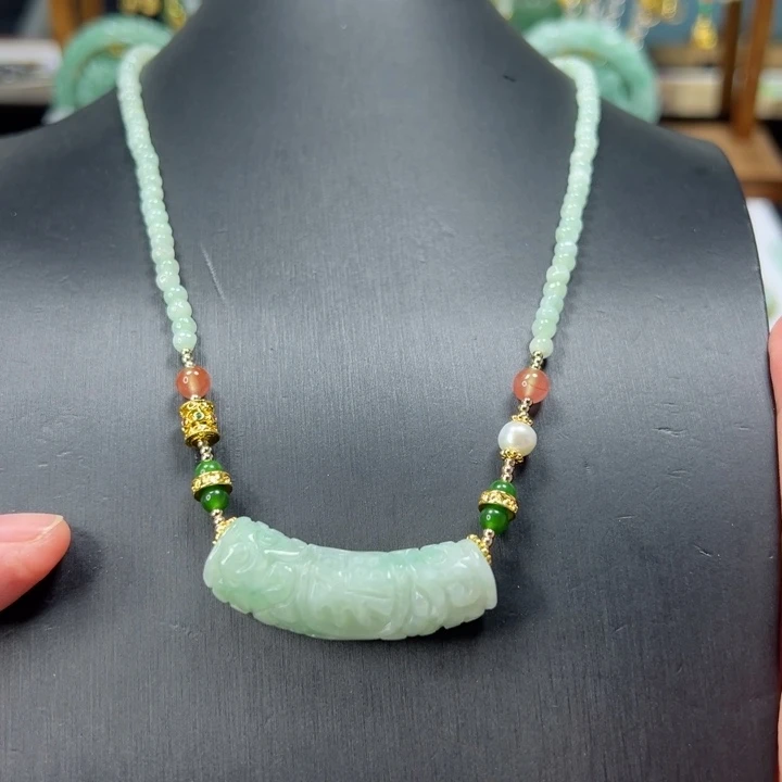 颈饰未镶嵌翡翠吊坠