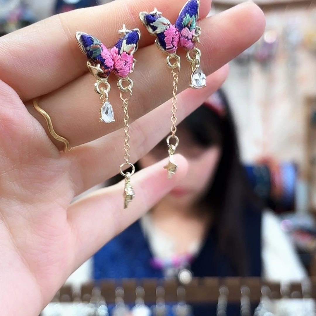 织绣非遗饰品传承110