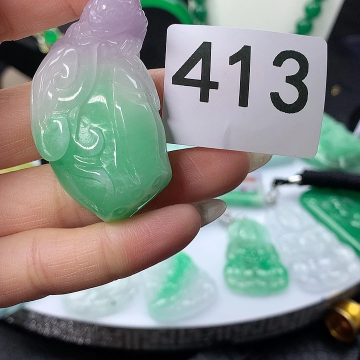 翡翠吊坠(赠链)未镶嵌