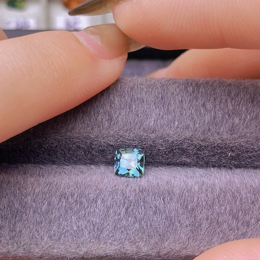 裸石蓝宝石无烧马达明亮火彩好玻璃体1.15ct/0165
