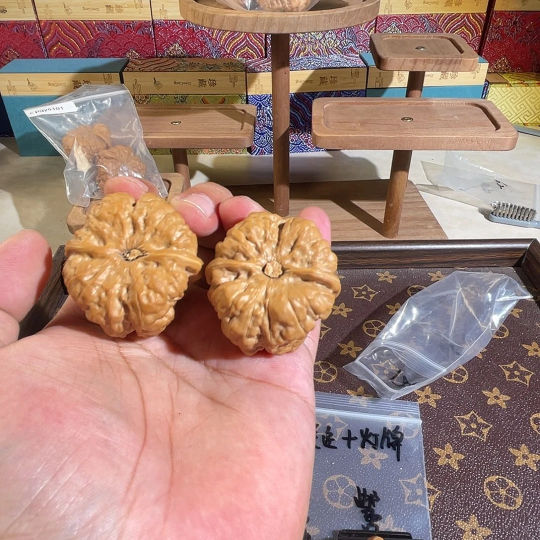 谎***离文玩核桃吊坠1218