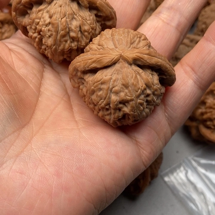 文玩核桃吊坠蟹*王白狮子