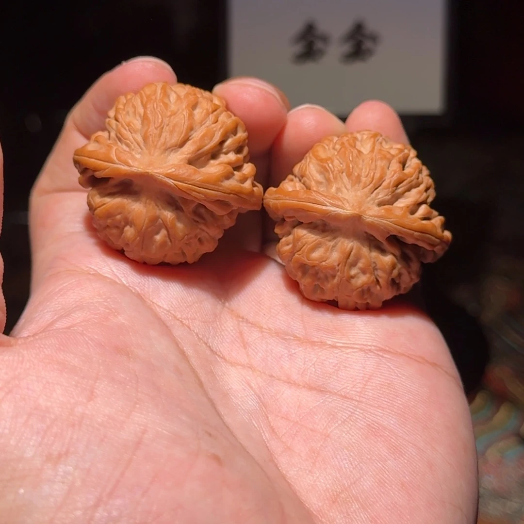 把件核桃741莲花虎头，尺寸37
