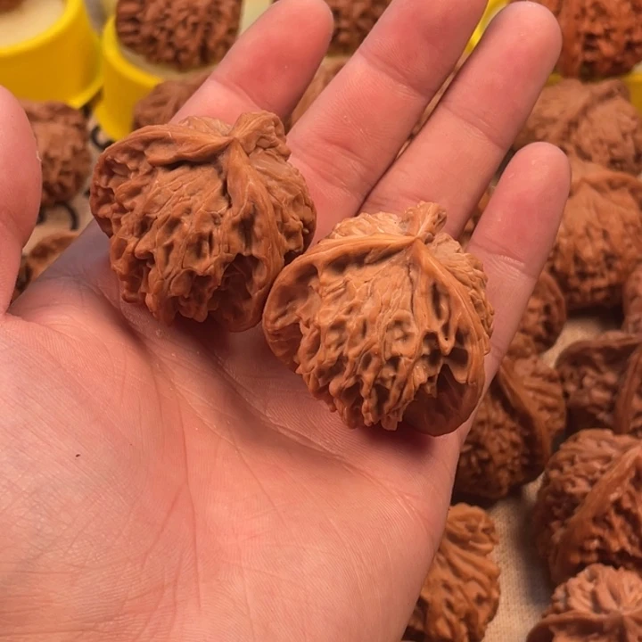 苍***穹桃核吊坠盘山三棱