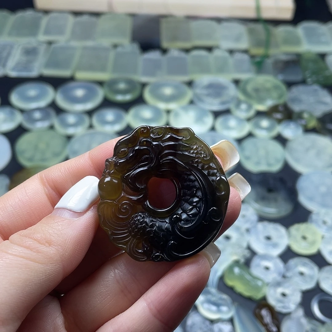 岫玉未镶嵌项圈龙扣