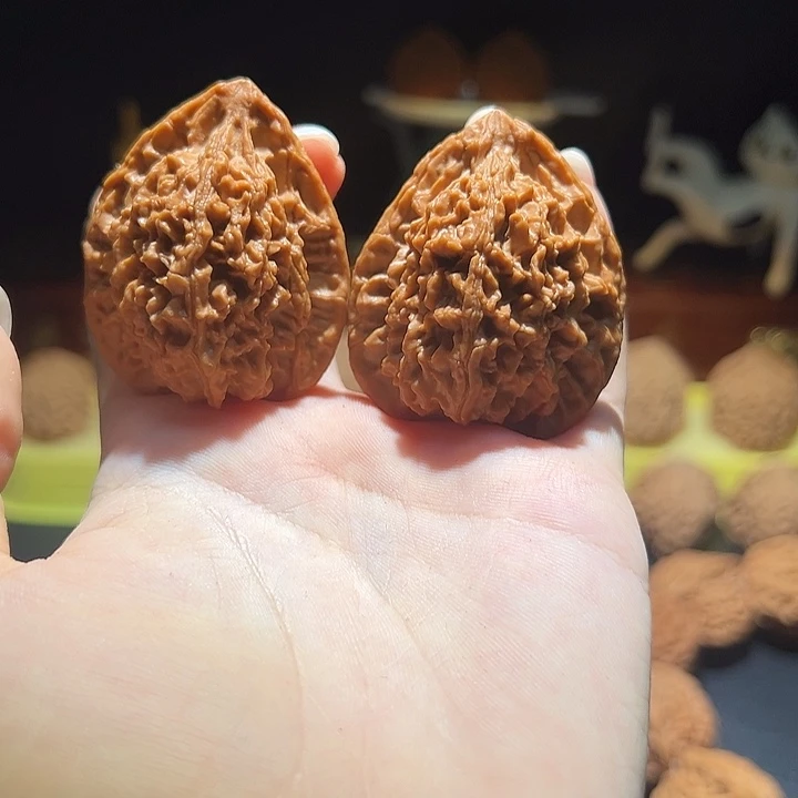 文玩核桃把件野生鸡心