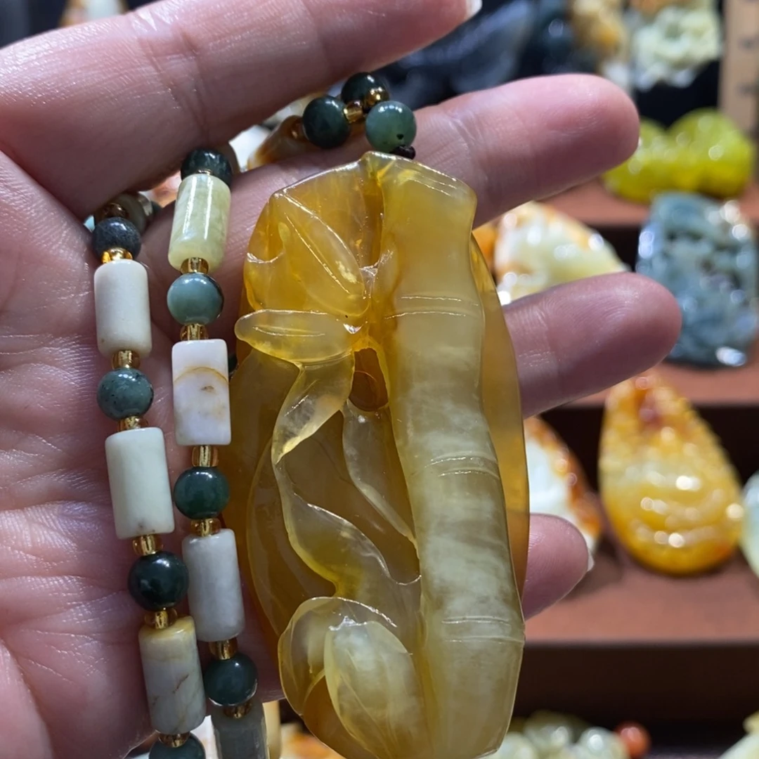 蛇纹石玉颈饰未镶嵌