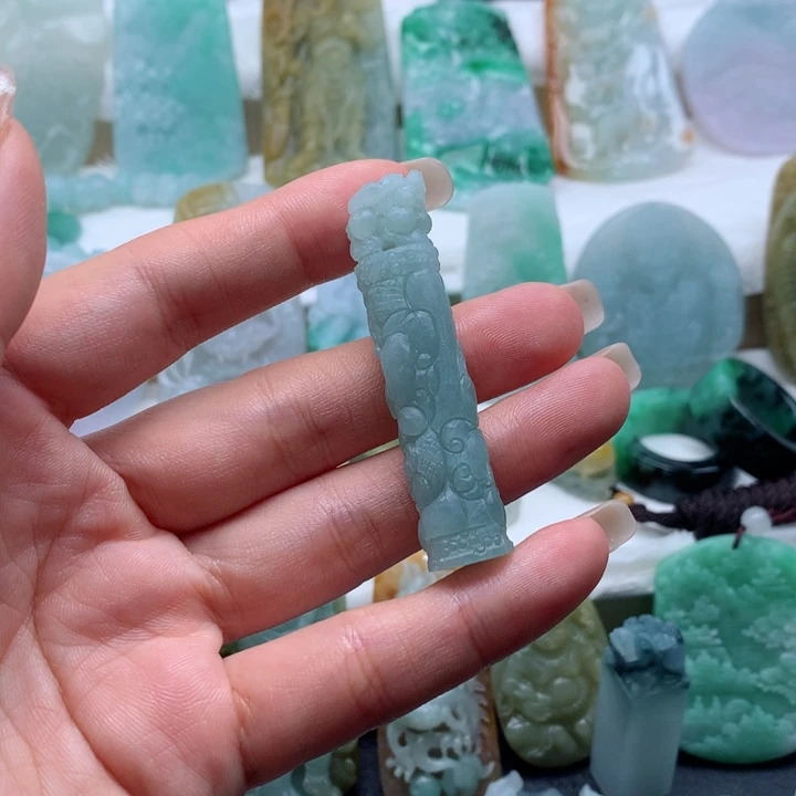 定制翡翠未镶嵌龙柱