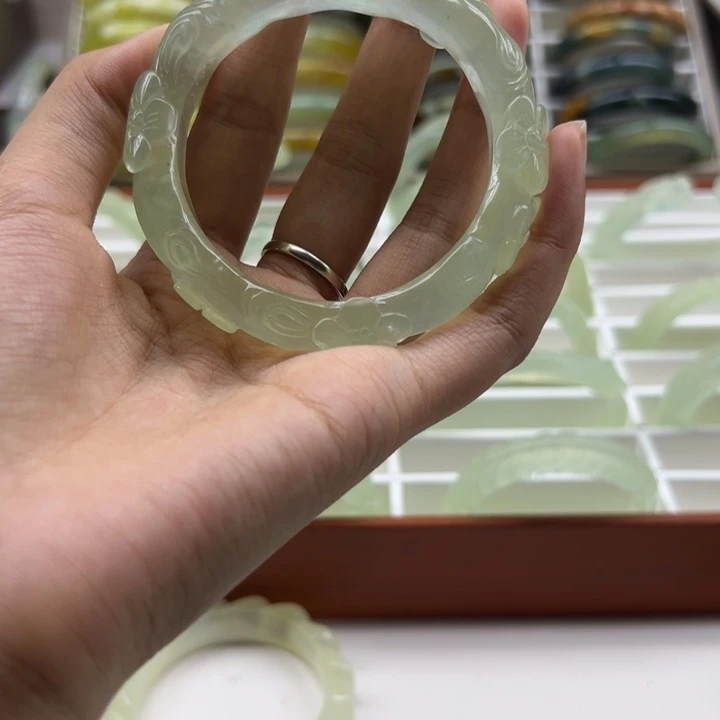 美***～蛇纹石玉未镶嵌手镯