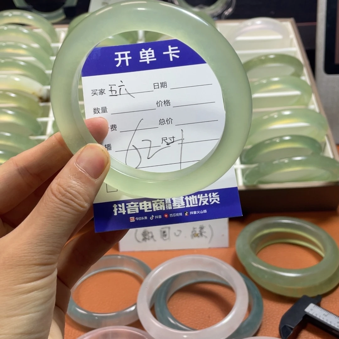 蛇纹石玉未镶嵌手镯夏**笙