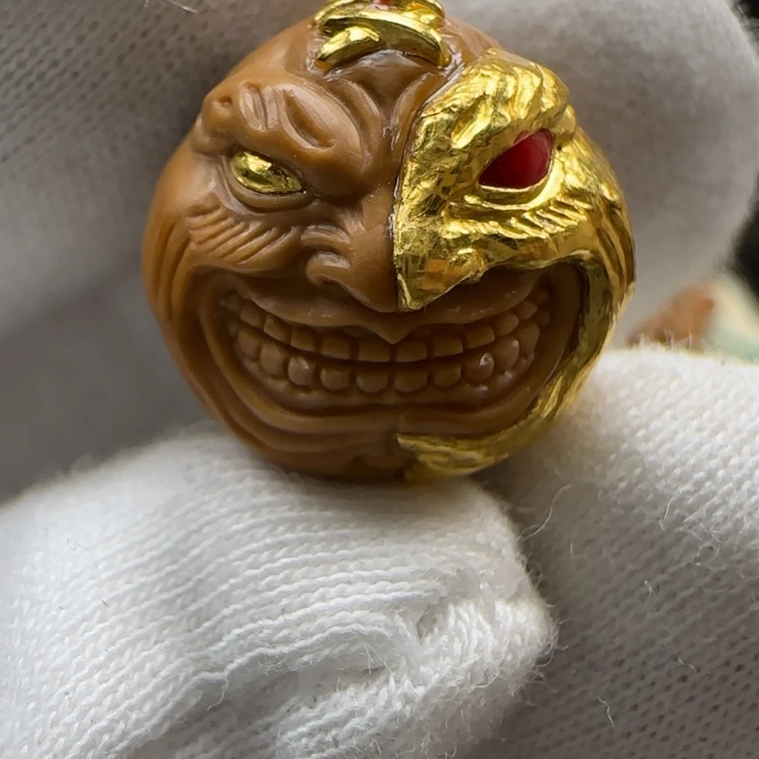 吊坠猴头核桃金面镶嵌24k