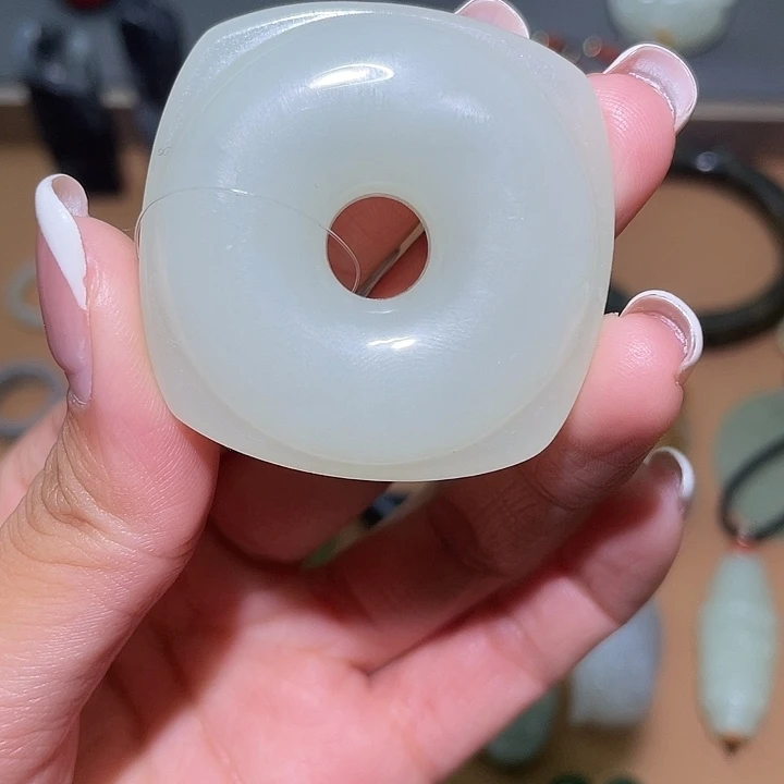 爱***新和田玉未镶嵌颈饰