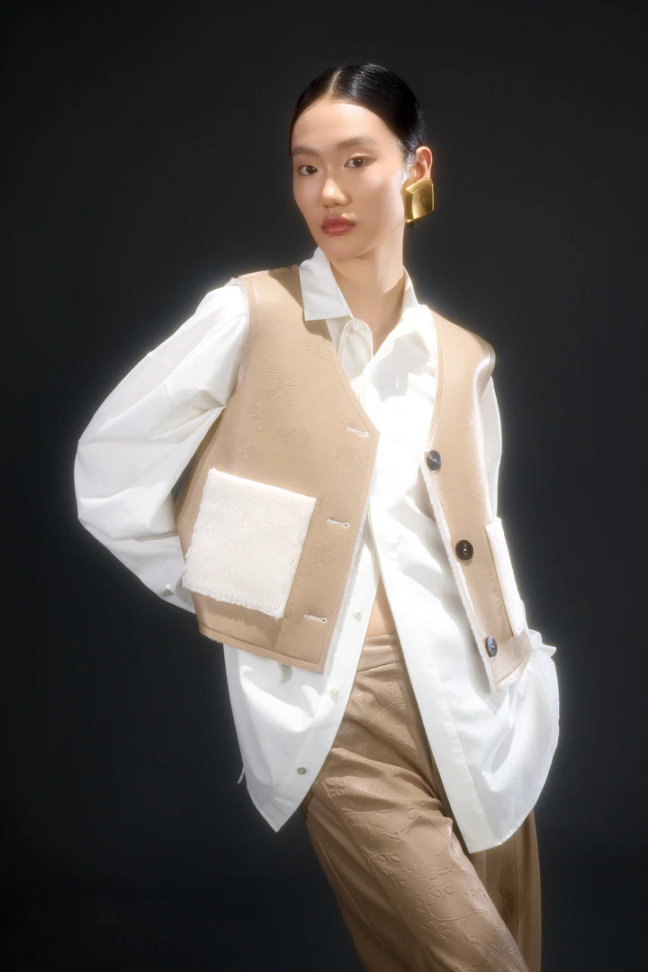 B217深圳小众设计师3D花卉软绵绵两穿马甲