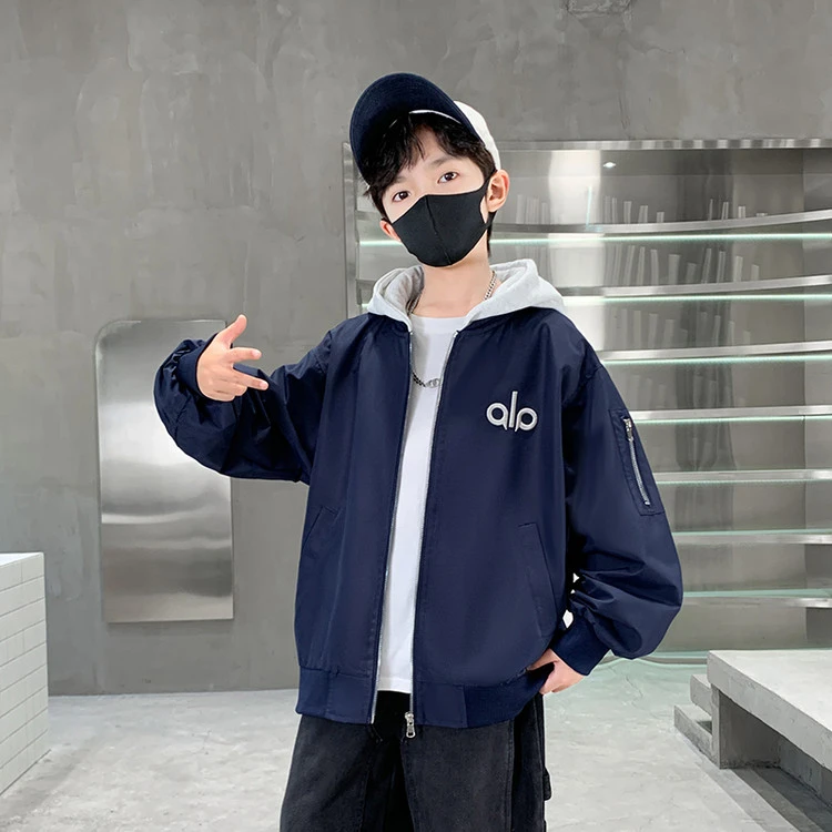 男童外套春秋款2025新款儿童帅气时髦冲锋衣中大童秋季连帽上衣潮