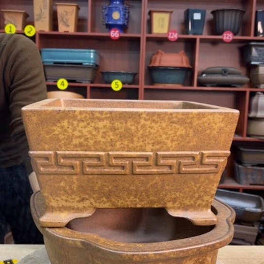 子***休紫砂花盆里放上香