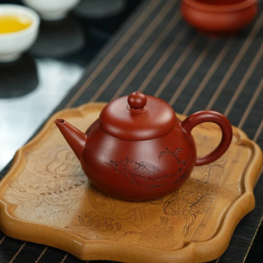 【壶名】汉韵水平 【泥料】原矿大红袍 【容量】150cc 【作者】李荷生新品