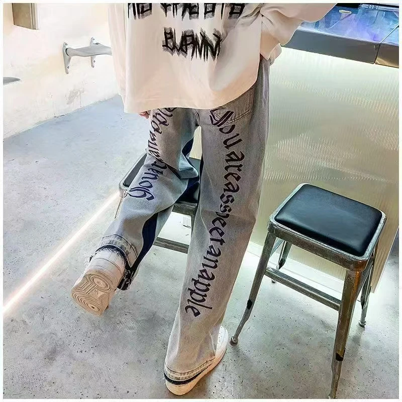 后腿刺绣牛仔直筒裤