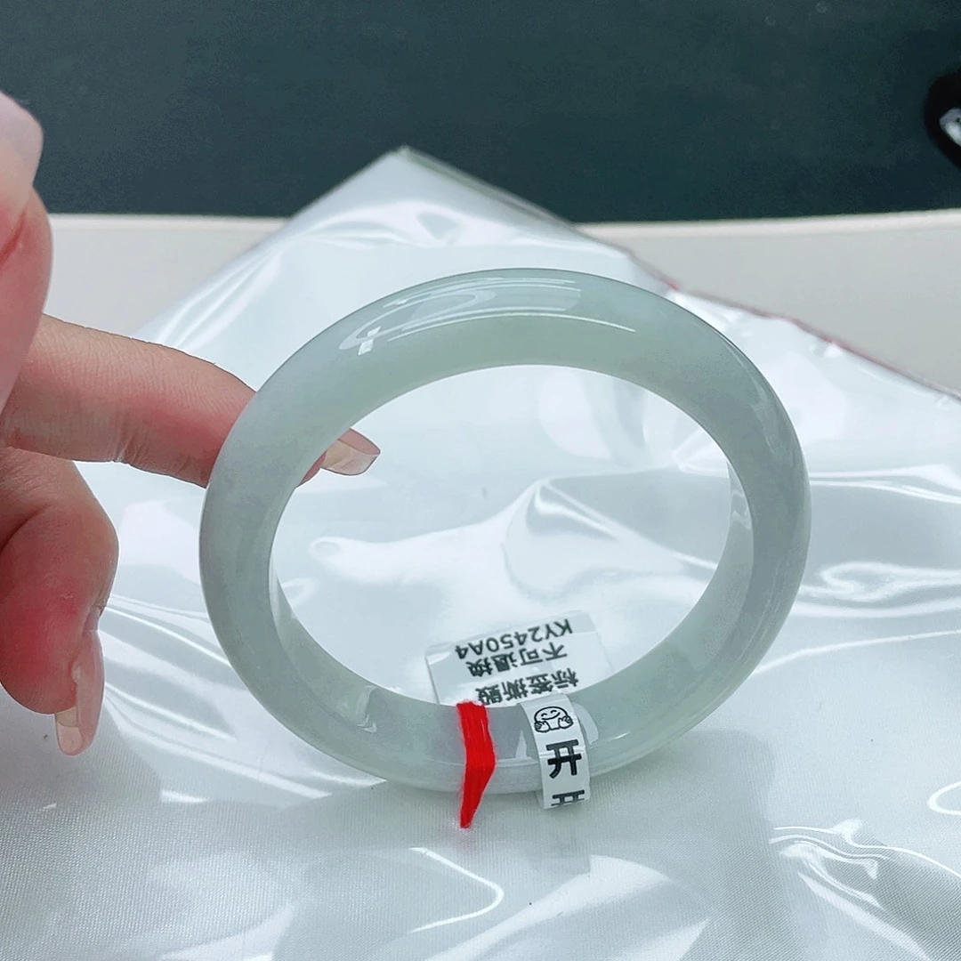 翡翠手镯未镶嵌正56.6