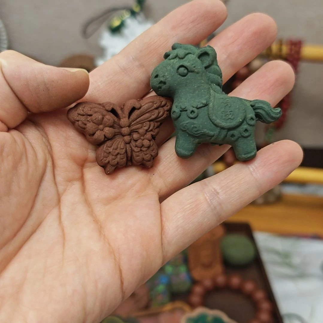 泥塑福利香牌两个