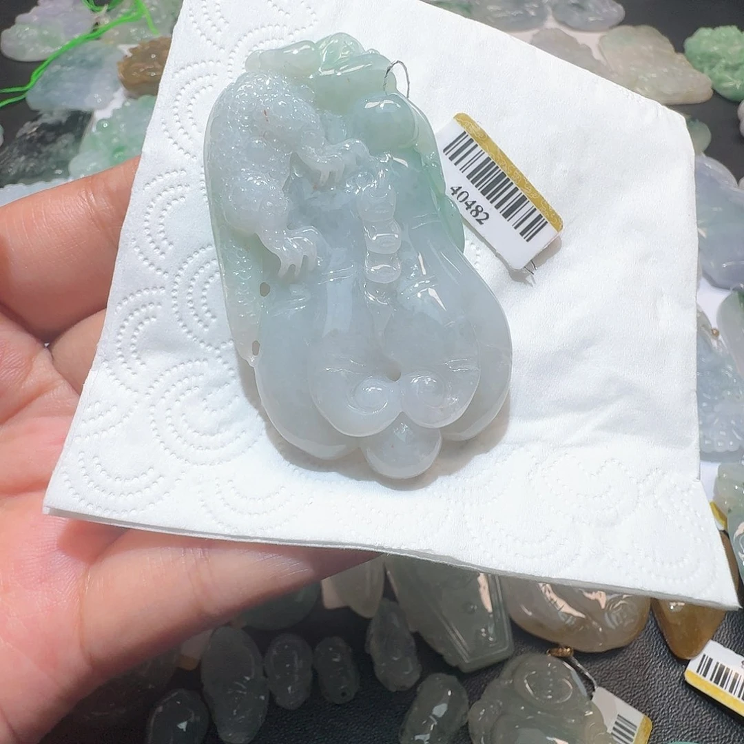 翡翠未镶嵌颈饰吊坠