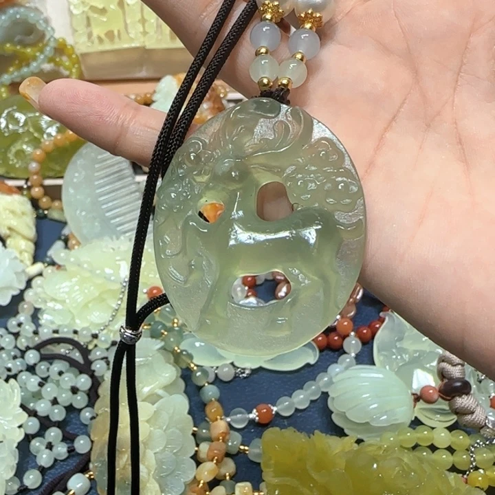 合金蛇纹石玉吊坠